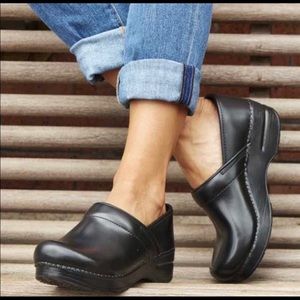 ⭐️ Dansko Black Leather Professional Clog Mule